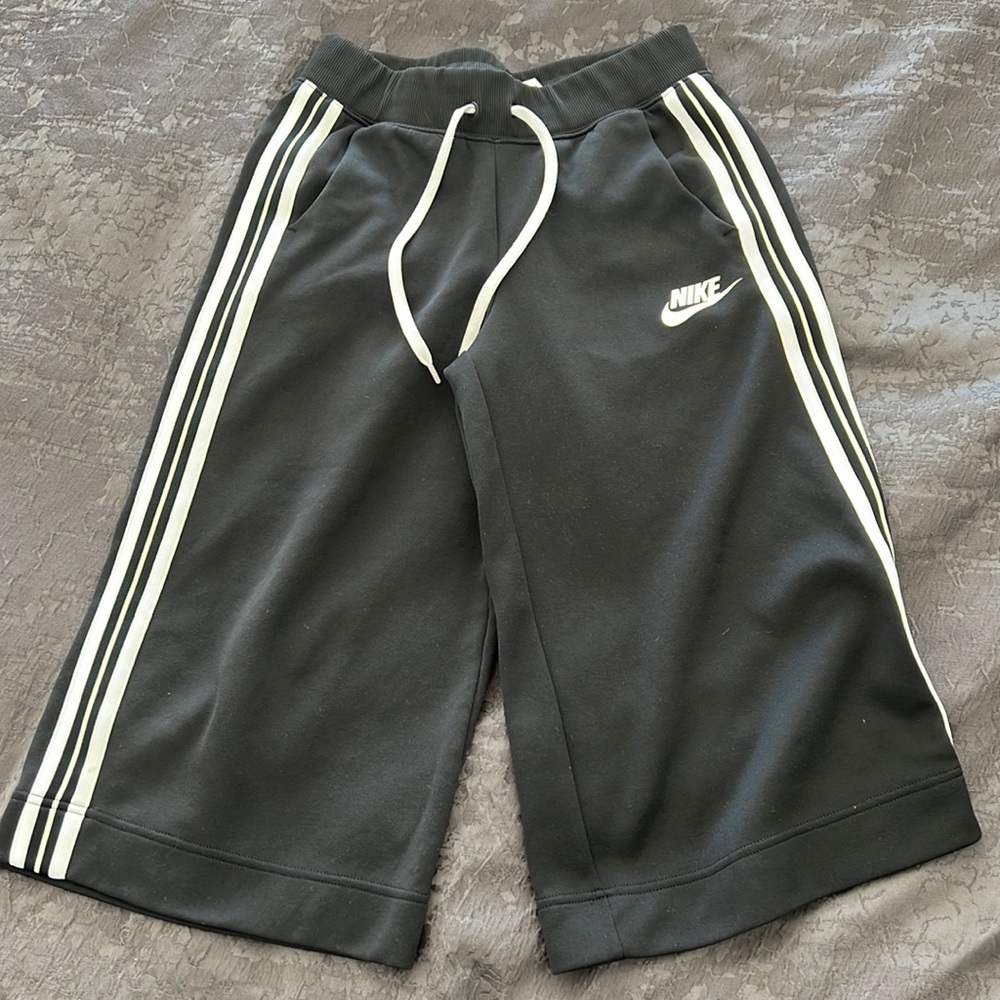 Nike 3/4 length sweats
